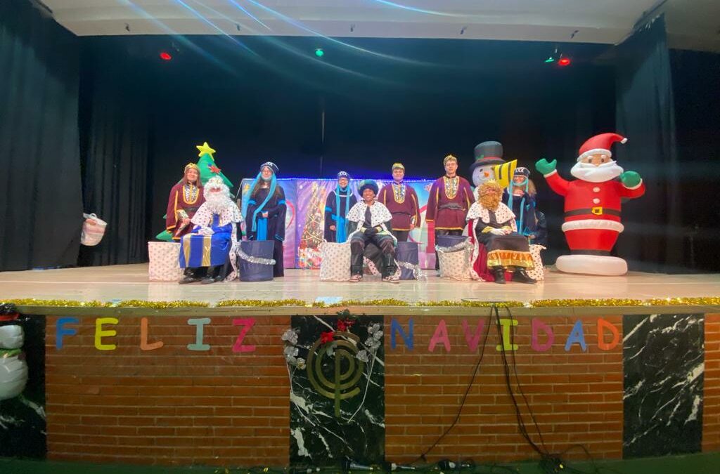 Visita al COP de SSMM Los Reyes Magos. Actuación de Raul Charlo.